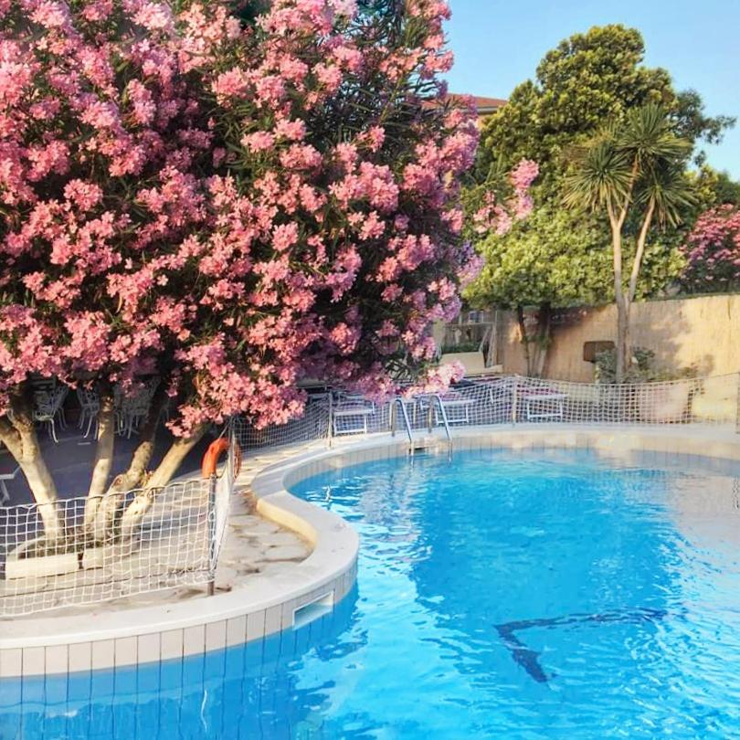 Ligure Residence Pietra Ligure Bagian luar foto